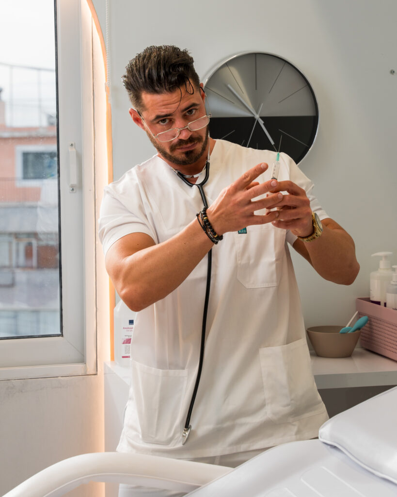 Strippers Mykonos - Custome Doctor - Showman